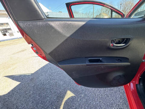 2014 Toyota Yaris 5-Door LE