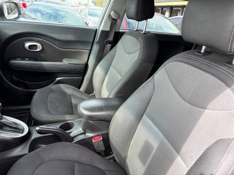 2017 Kia Soul +