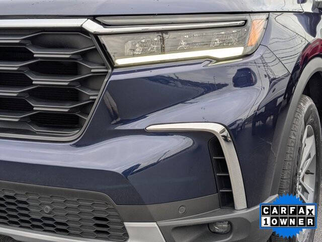 2023 Honda Pilot EX-L w/Rear Captain's Chairs