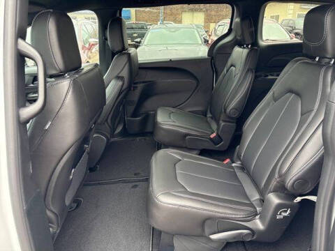2026 Chrysler Pacifica Select