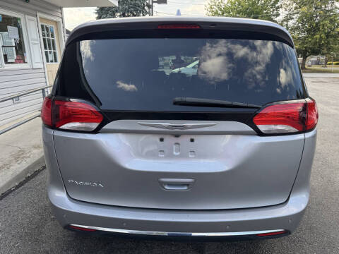 2017 Chrysler Pacifica Touring-L