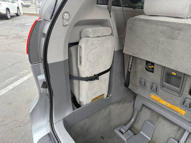 2011 Toyota Sienna LE 8-Passenger