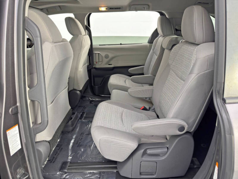 2021 Toyota Sienna LE 8-Passenger