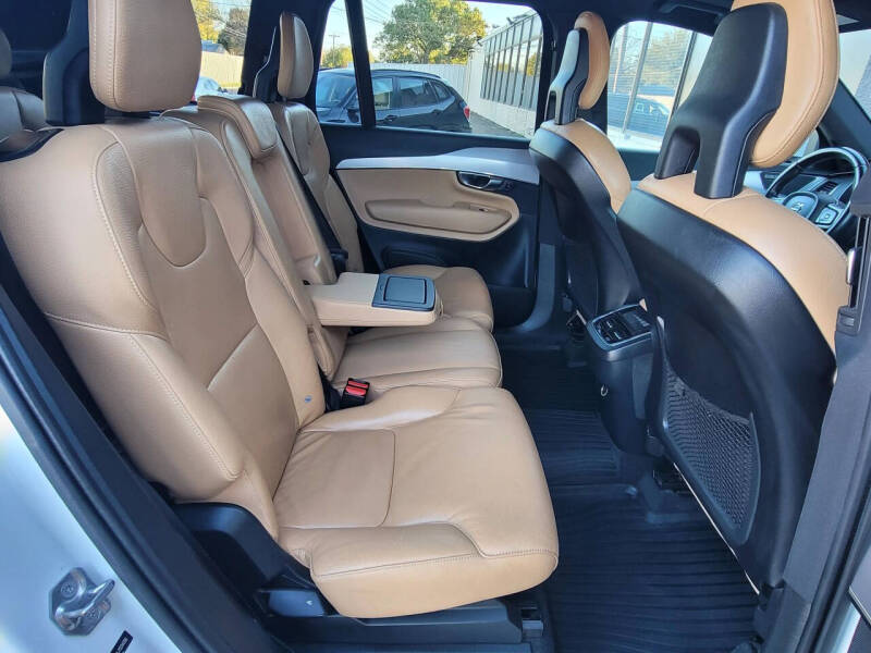 2018 Volvo XC90 T6 Momentum