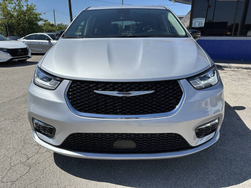 2024 Chrysler Pacifica Touring L