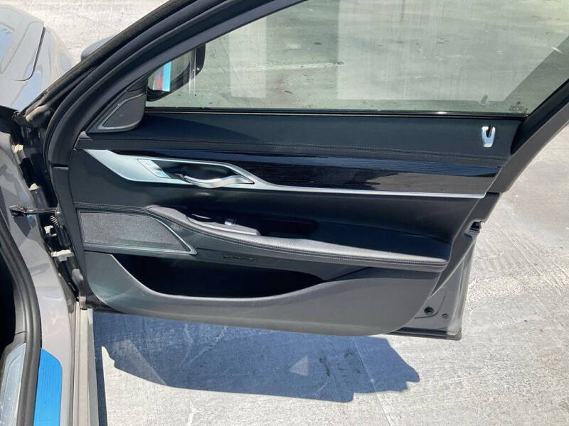 2022 BMW 7 Series 740i