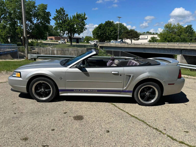 2000 Ford Mustang