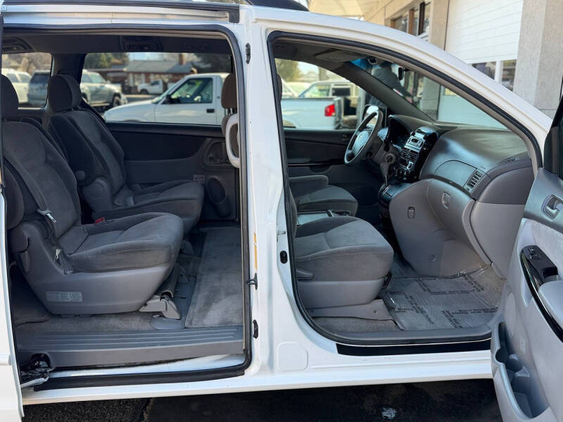 2005 Toyota Sienna LE 7 Passenger