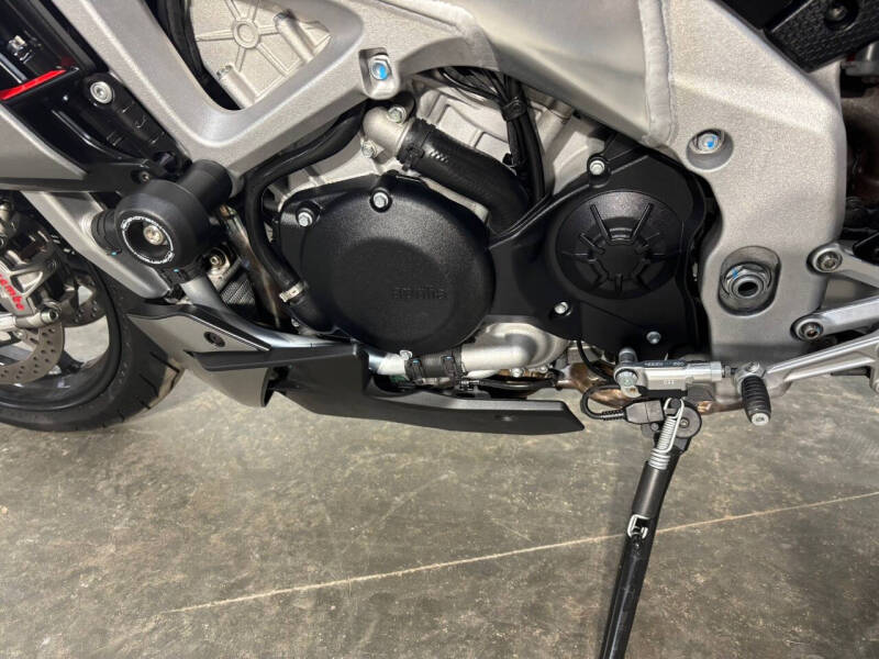 2022 Aprilia Tuono V4