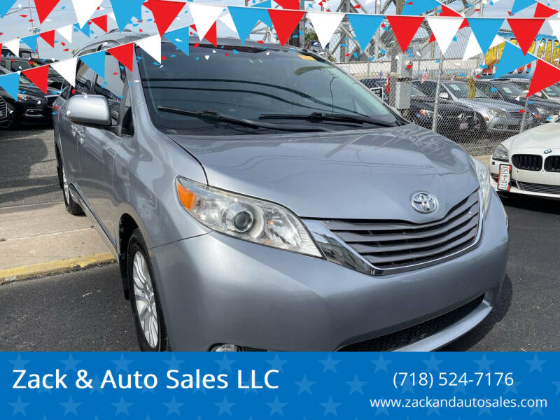 2015 Toyota Sienna XLE's photo