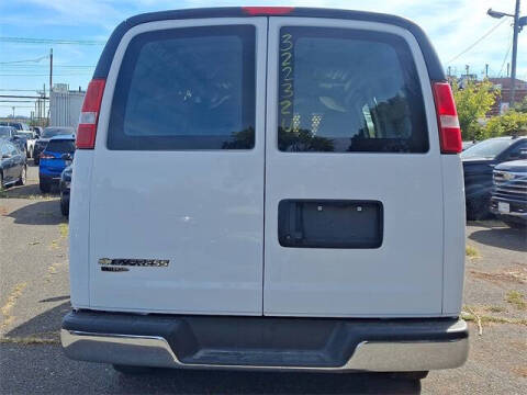 2023 Chevrolet Express 2500