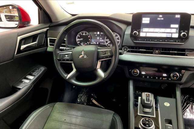 2023 Mitsubishi Outlander SE