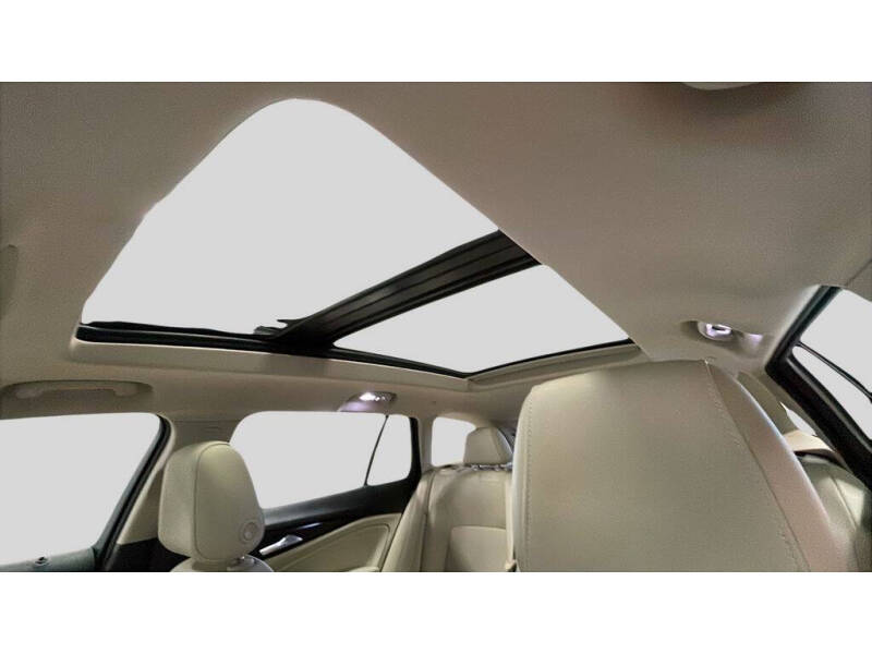 2018 Buick Regal TourX Essence