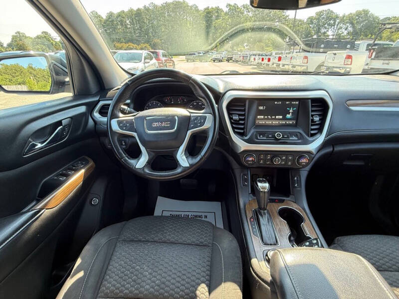2017 GMC Acadia SLE-2