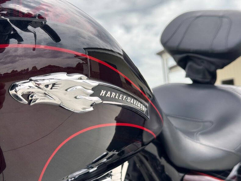 2011 Harley-Davidson Street Glide CVO