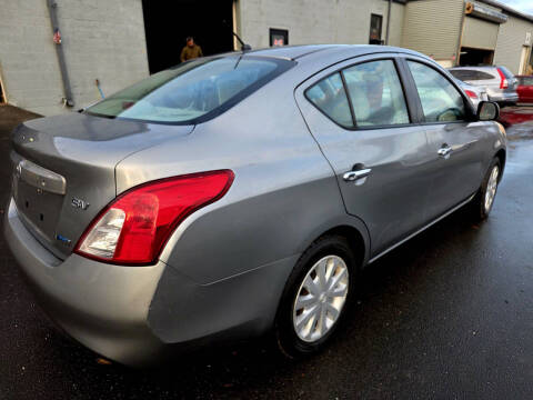 2012 Nissan Versa 1.6 SV