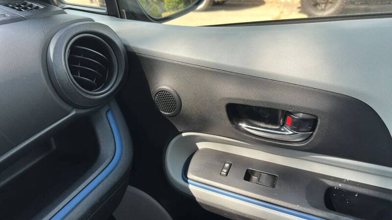 2013 Toyota Prius c