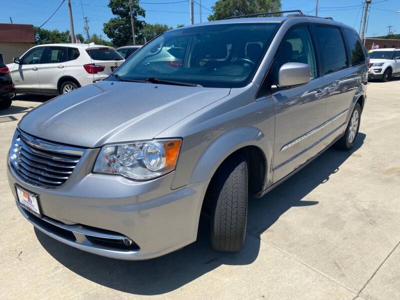 2015 Chrysler Town and Country for sale at EURO MOTORS AUTO DEALER INC in Champaign IL