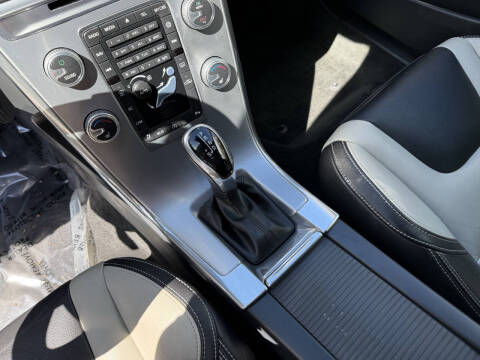 2017 Volvo XC60 T6 Dynamic