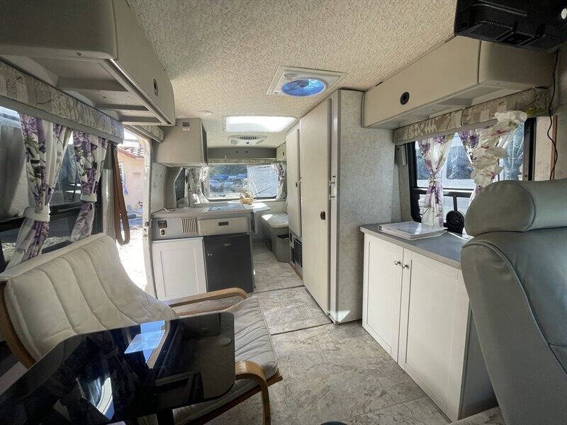 2004 Winnebago Rialta 22QD