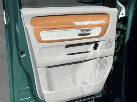 2025 Volkswagen ID. Buzz Pro S Plus 4Motion