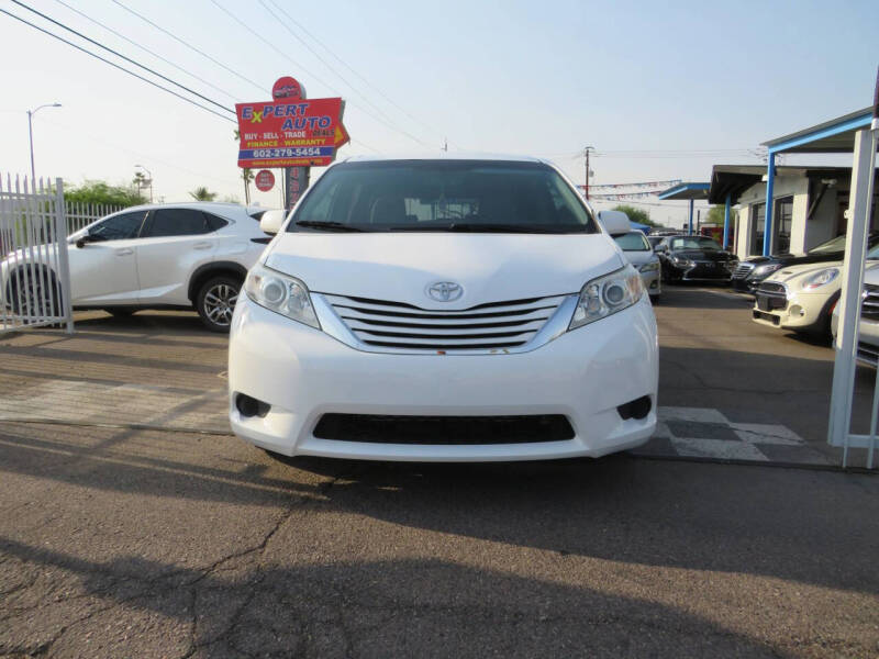 2017 Toyota Sienna LE 7-Passenger