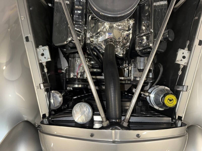 1933 Pontiac Sedan