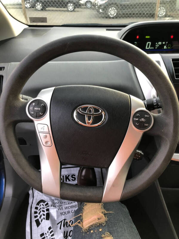 2013 Toyota Prius v Three