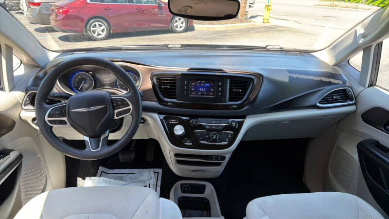 2017 Chrysler Pacifica LX