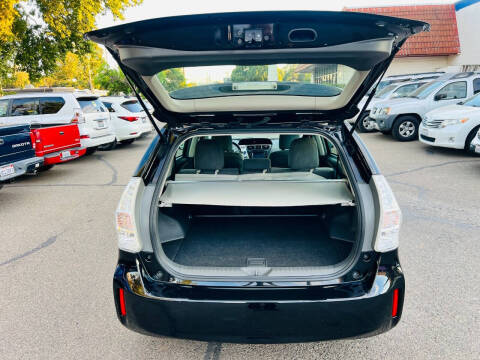 2014 Toyota Prius v Three