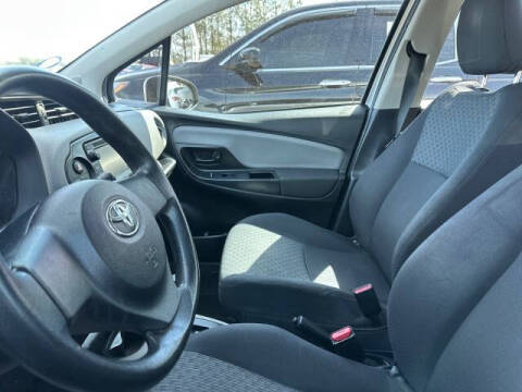 2015 Toyota Yaris 5-Door SE