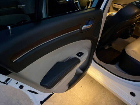 2012 Chrysler 300 C Luxury Series