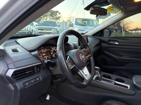 2021 Nissan Altima 2.5 SR