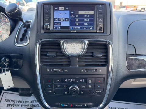 2011 Chrysler Town and Country Touring-L