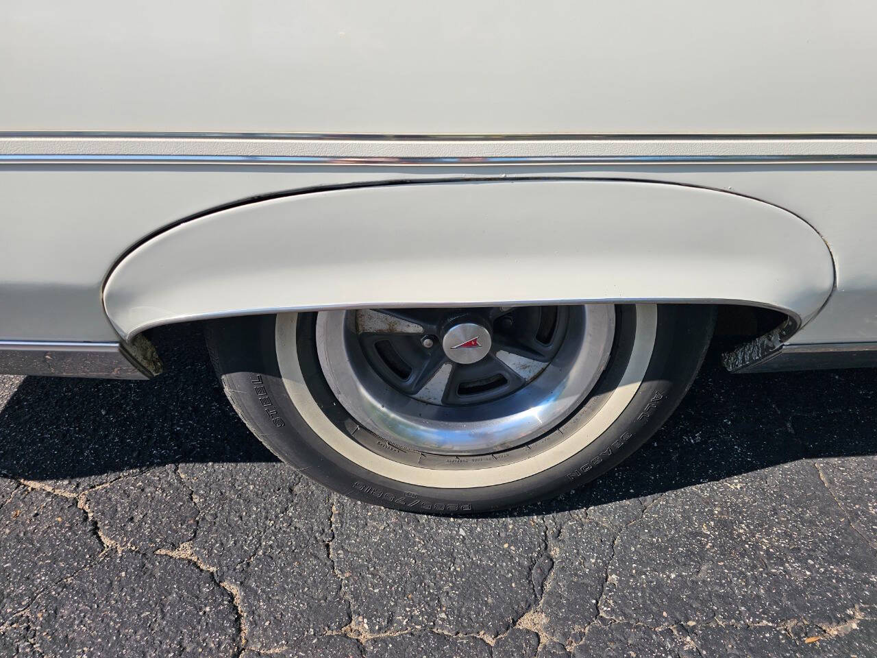 1973 Pontiac Grand Ville 32