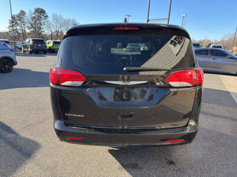 2023 Chrysler Voyager LX