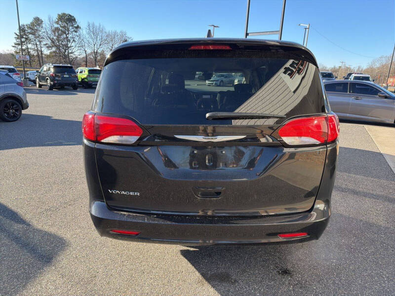2023 Chrysler Voyager LX