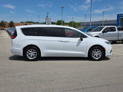 2026 Chrysler Pacifica Select