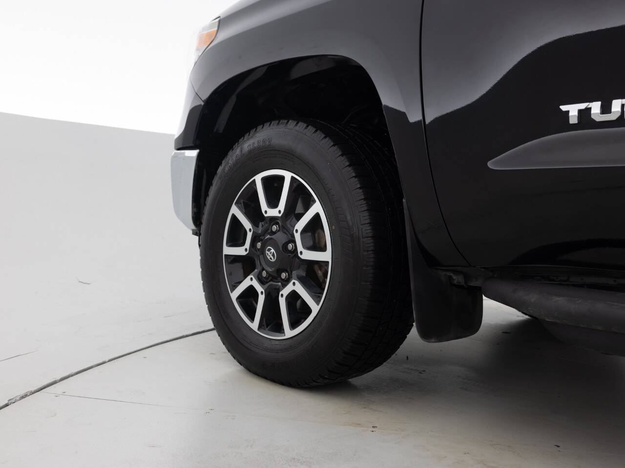 Used Car 2018 Toyota Tundra  Sr5 4x4 4dr Crewmax Cab Pickup Sb (5.7l V8) For Sale Under $30,000 In Coal City, Illinois