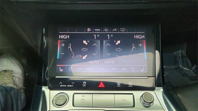 2022 Audi e-tron quattro Premium Plus