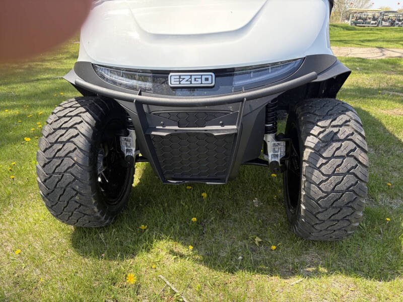 2026 E-Z-GO RXV 4