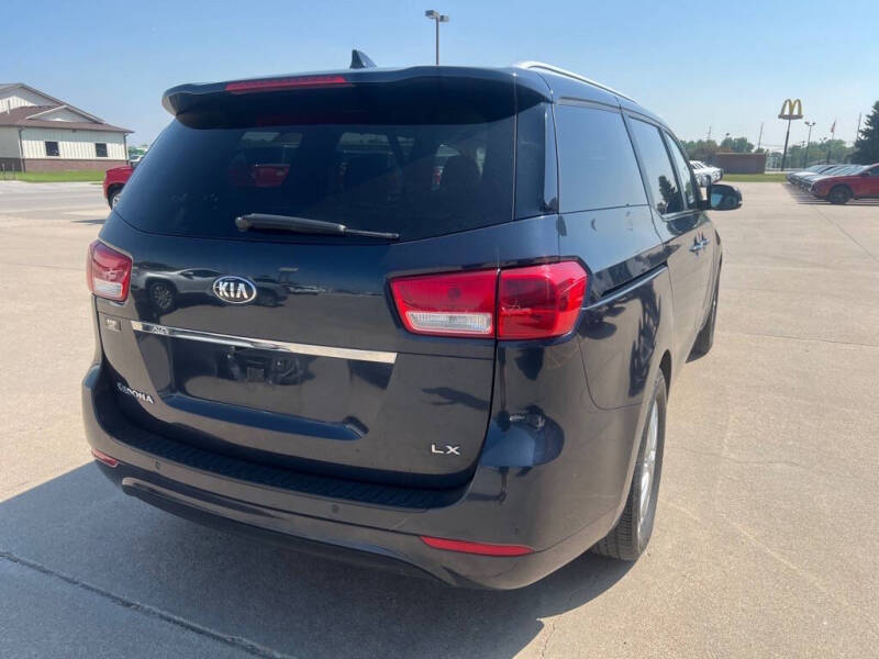 2017 Kia Sedona LX