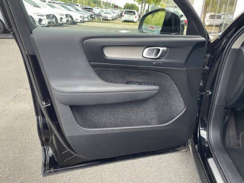 2025 Volvo XC40 B5 Plus Bright Theme