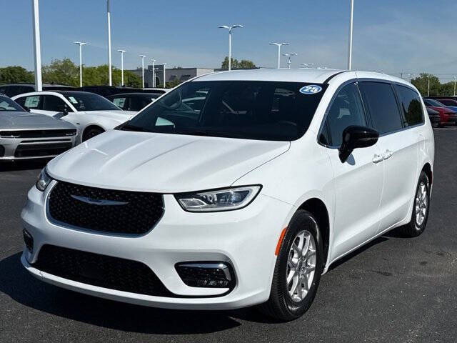 2025 Chrysler Pacifica Select
