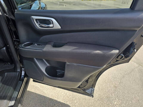 2017 Nissan Pathfinder SV