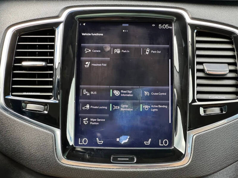 2016 Volvo XC90 T6 Momentum