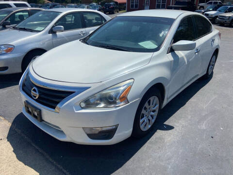 2013 Nissan Altima for sale at Sartins Auto Sales in Dyersburg TN