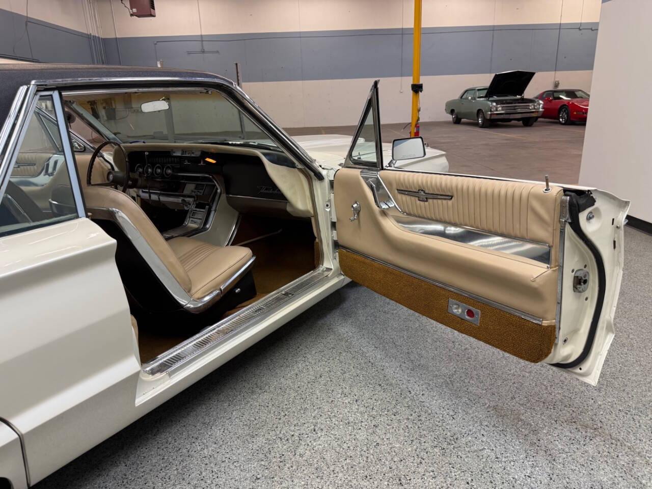 1964 Ford Thunderbird 27