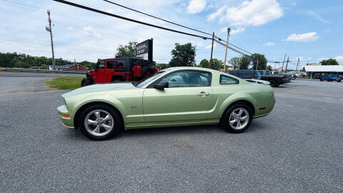 2005 Ford Mustang GT Deluxe