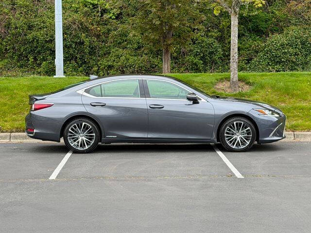 2022 Lexus ES 300h